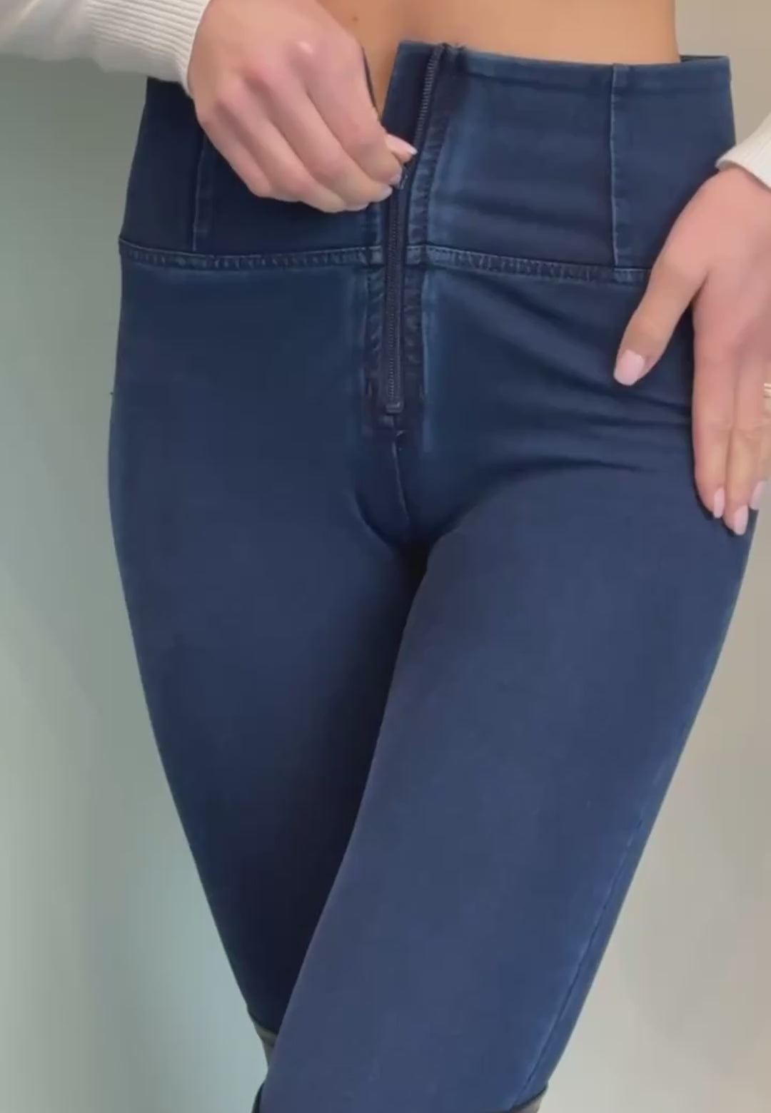 WR.UP Push-Up High Waist Skinny Denim Jeans - Denim Dark Blue - Blue Seam video