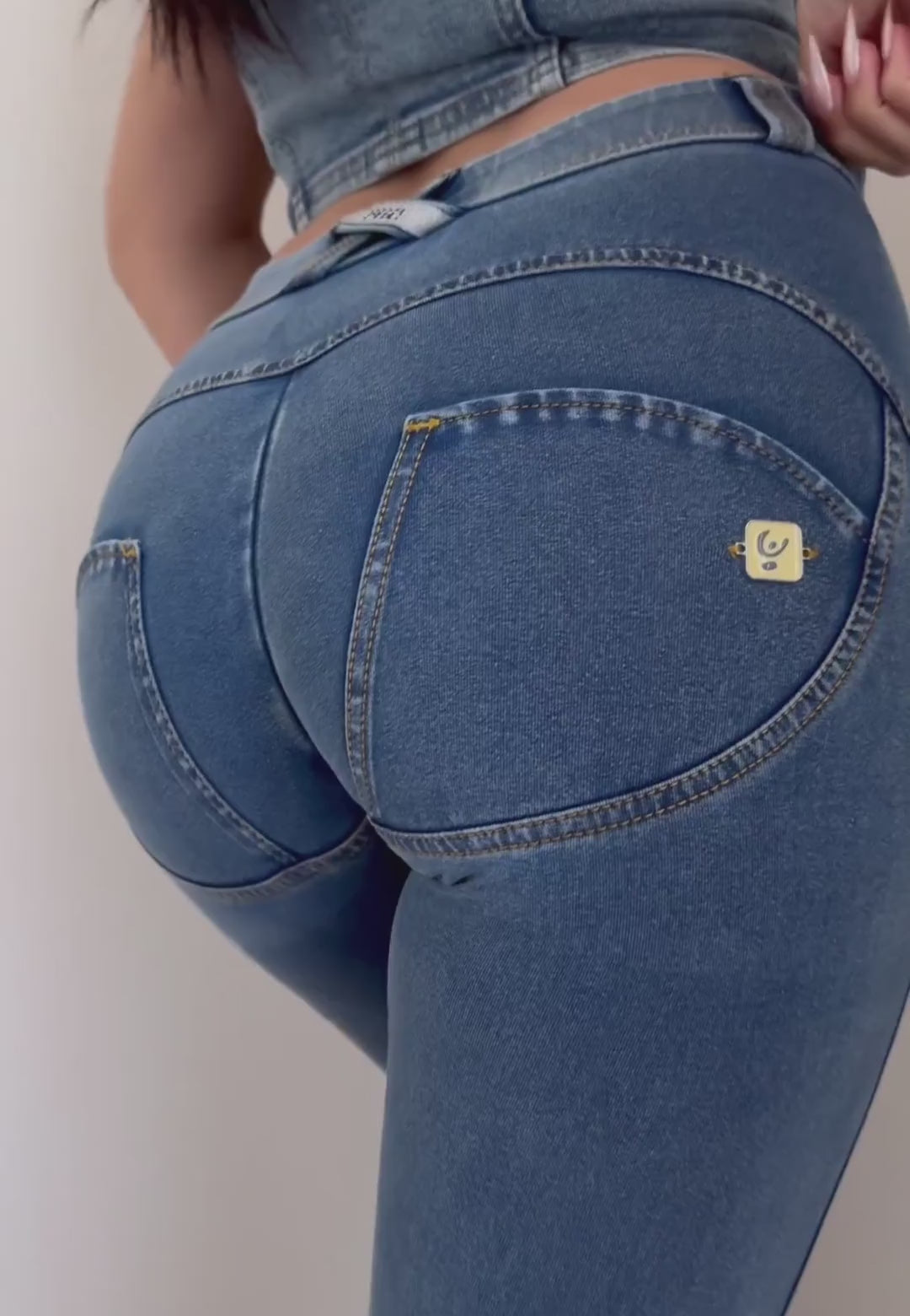 WR.UP Push-Up Regular Waist Skinny Denim Jeans - Denim Light Blue - Yellow Seam video